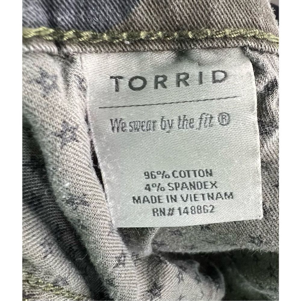 Torrid Green and Black Camouflage Patterned Skinny Jeans - Picture 4 of 4